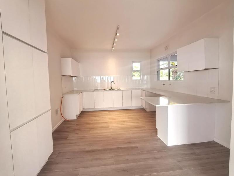 To Let 3 Bedroom Property for Rent in Sea Point Western Cape